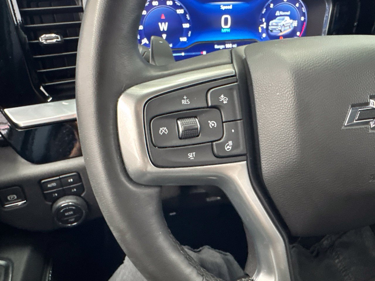 Used 2025 Chevrolet Silverado 1500 RST AWD/4WD image 19