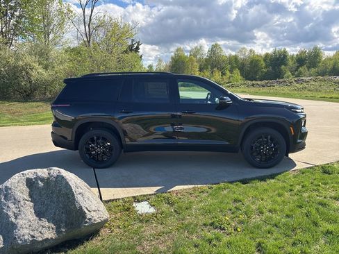 New 2026 Chevrolet Traverse LT w/ Midnight/Sport Edition FWD image 10