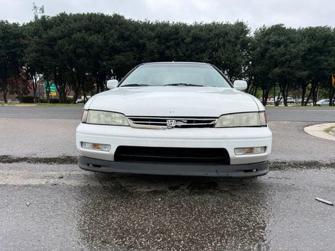 Used 1994 Honda Accord DX image 2