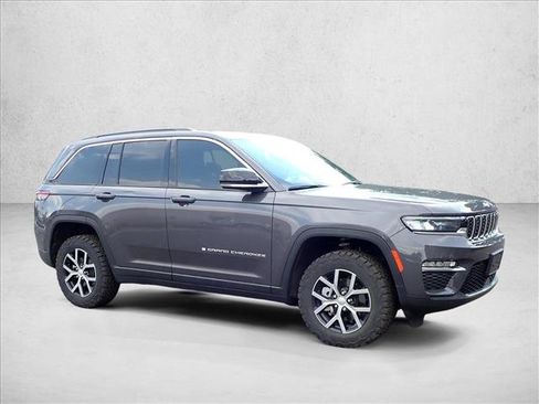 Used 2024 Jeep Grand Cherokee Limited AWD/4WD image 10