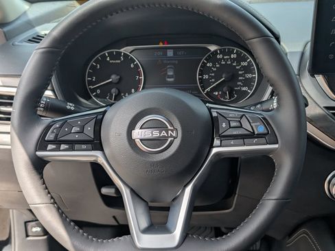 Used 2025 Nissan Altima 2.5 SL FWD image 14