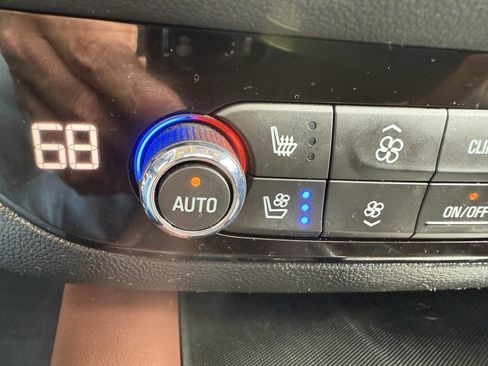 Used 2018 Buick Enclave Avenir w/ Avenir Technology Package image 24