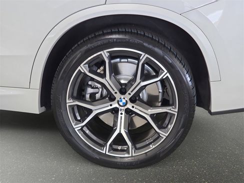 Certified 2026 BMW X5 xDrive50e w/ M Sport Package image 28