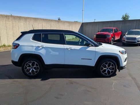 Used 2025 Jeep Compass Limited AWD/4WD image 7
