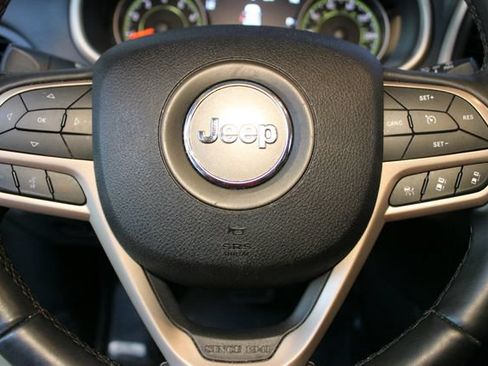 Used 2018 Jeep Cherokee Limited w/ Luxury Group AWD/4WD image 19