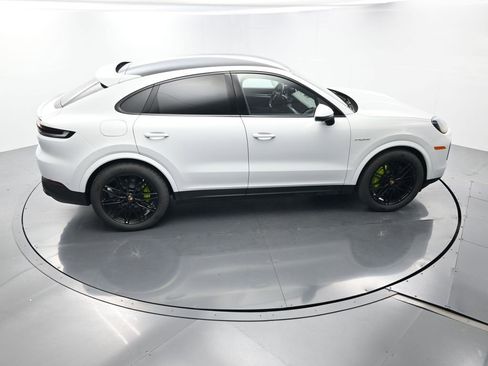 Certified 2025 Porsche Cayenne E-Hybrid Coupe w/ Premium Package Plus image 41