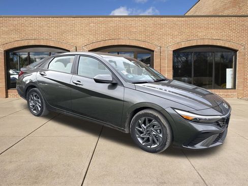 Certified 2024 Hyundai Elantra SEL image 2