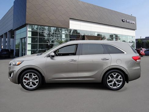 Used 2017 Kia Sorento SX AWD/4WD image 3