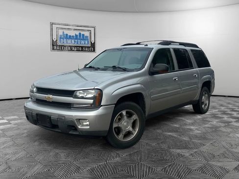 Used 2005 Chevrolet TrailBlazer EXT LT Extended Sport Utility 4D w/ Luxury Package image 2
