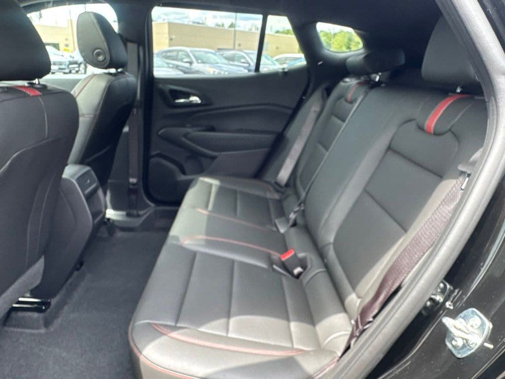 Used 2026 Chevrolet Trax RS w/ Sunroof Package FWD image 22