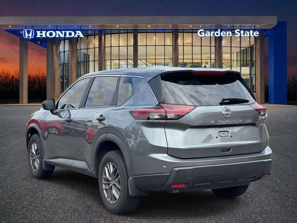 Used 2025 Nissan Rogue S AWD/4WD image 4