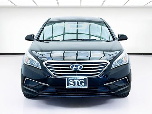 Used 2017 Hyundai Sonata SE FWD image 2