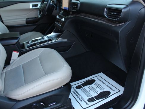 Used 2020 Ford Explorer Limited image 18