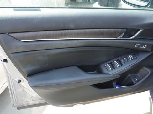 Used 2021 Honda Accord Touring image 14