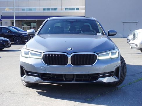 Used 2021 BMW 530i image 2