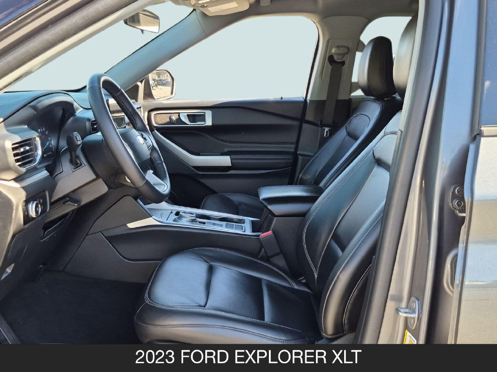 Used 2023 Ford Explorer XLT w/ Equipment Group 202A RWD image 14