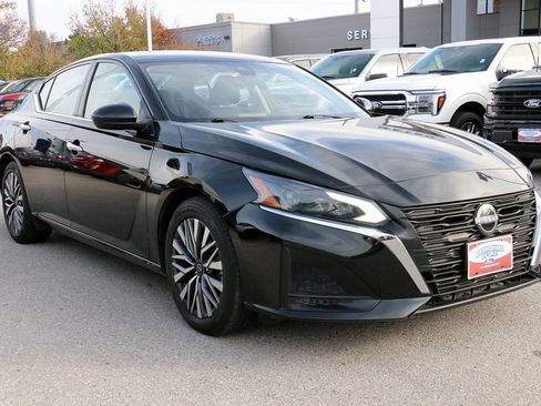 Used 2023 Nissan Altima 2.5 SV image 4