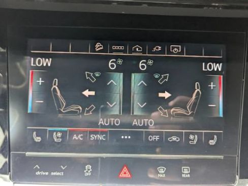 Used 2021 Audi e-tron Premium Plus w/ Premium Plus Package AWD/4WD image 35