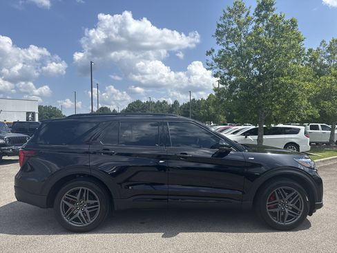 Used 2025 Ford Explorer ST-Line w/ Premium Package RWD image 8