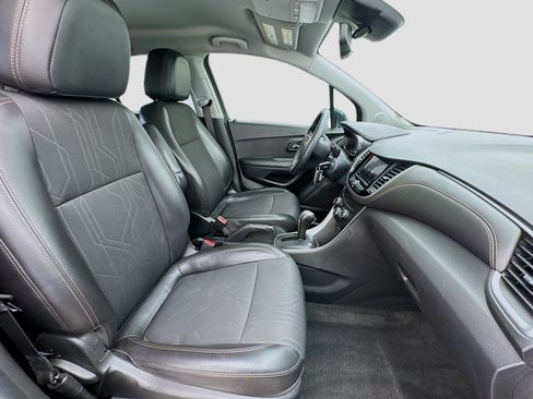 Used 2021 Chevrolet Trax LT AWD/4WD image 19