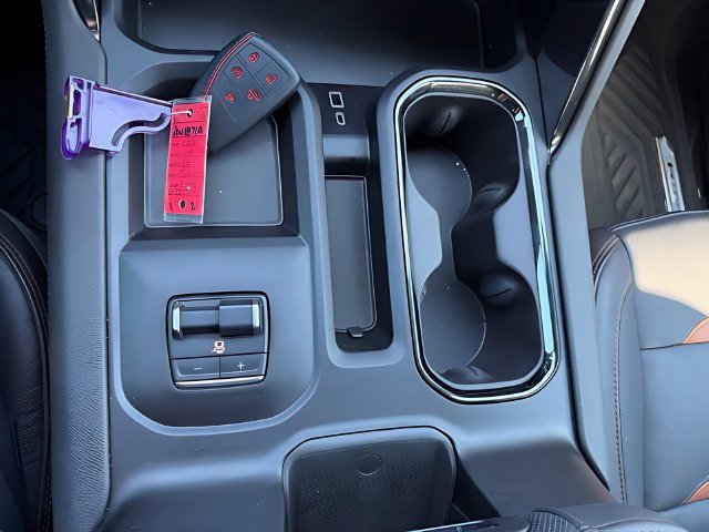 Used 2024 GMC Sierra 3500 AT4 w/ Technology Package AWD/4WD image 36