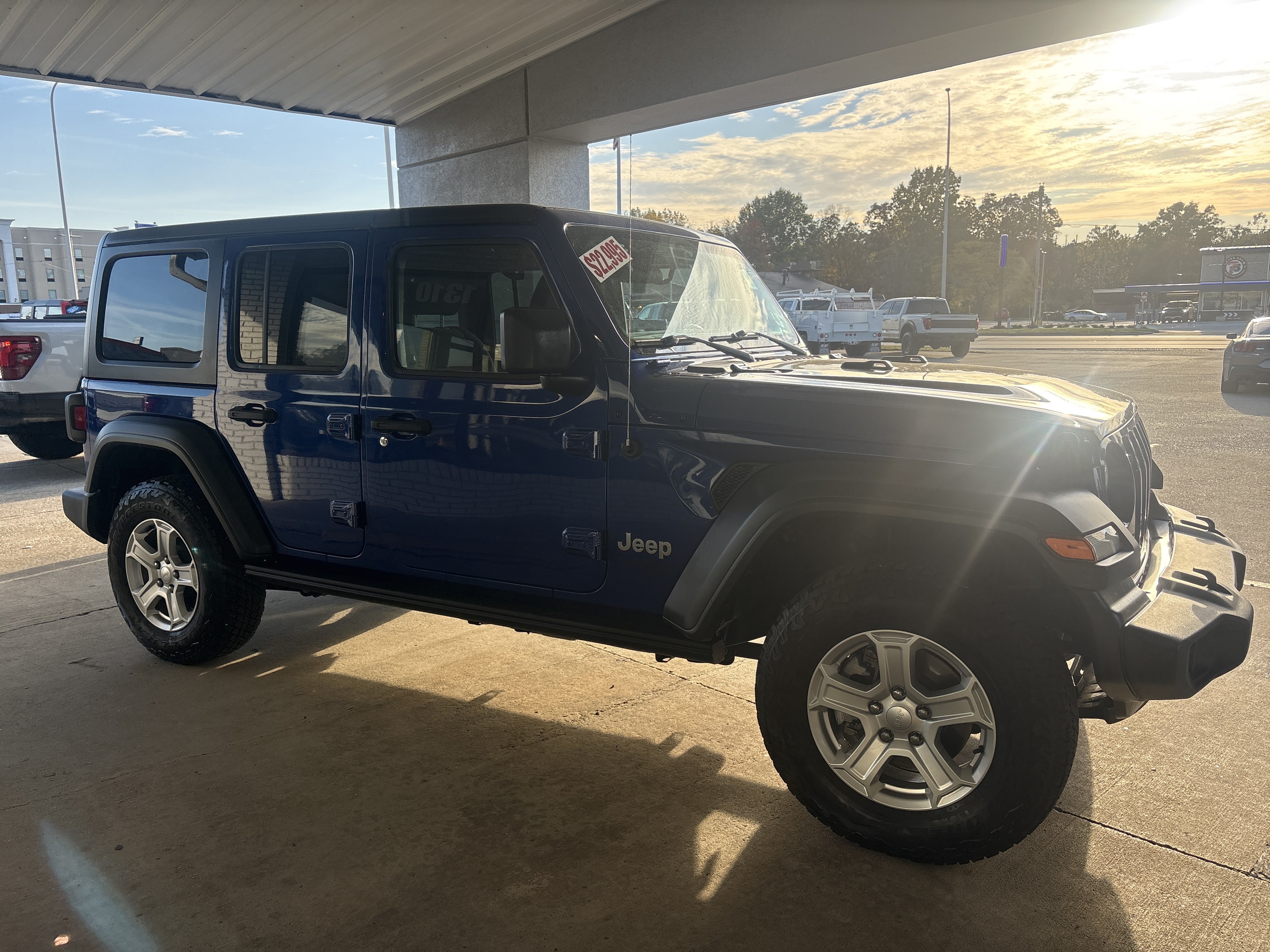 Used 2018 Jeep Wrangler Unlimited Sport S AWD/4WD image 3