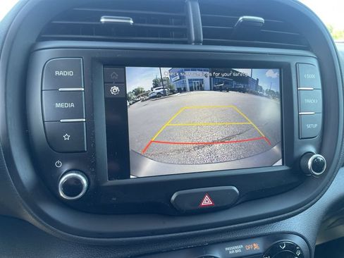 Certified 2022 Kia Soul LX w/ Technology Package FWD image 12