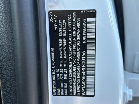 Used 2024 Porsche Macan image 34