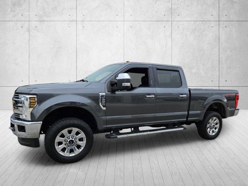 Used 2019 Ford F250 Lariat w/ Lariat Ultimate Package AWD/4WD image 3