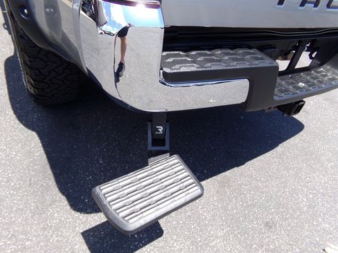 Used 2021 Toyota Tacoma SR5 AWD/4WD image 12