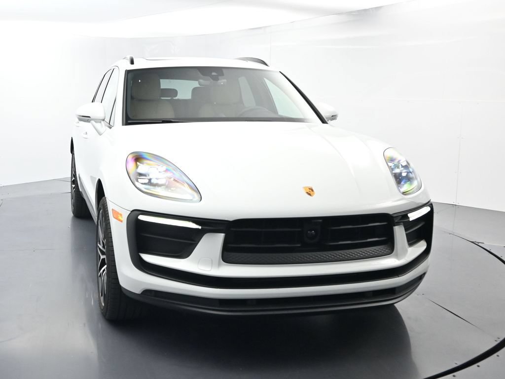 Certified 2026 Porsche Macan AWD/4WD image 9