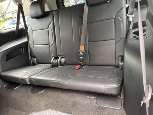 Used 2018 Chevrolet Suburban LT RWD image 12
