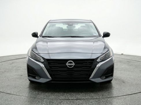 Used 2025 Nissan Altima 2.5 SV image 2