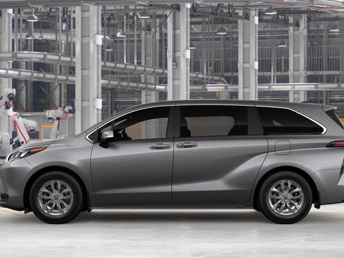 New 2026 Toyota Sienna LE image 4