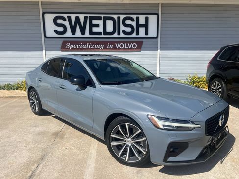 Used 2022 Volvo S60 B5 Momentum AWD/4WD image 1