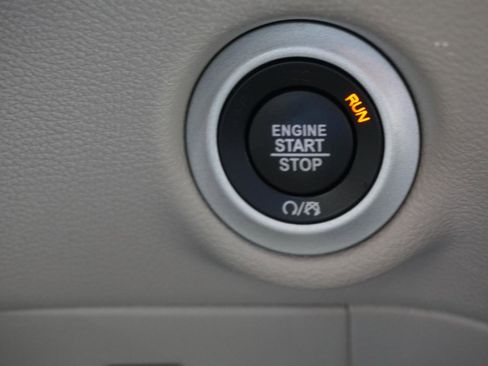 Used 2023 Chrysler Pacifica Touring-L FWD image 15