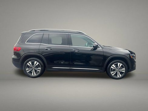 Used 2025 Mercedes-Benz GLB 250 4MATIC image 6