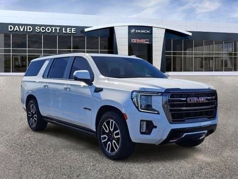 Used 2023 GMC Yukon XL AT4 w/ AT4 Premium Plus Package AWD/4WD image 5