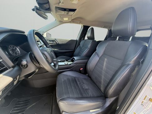 Used 2025 Mitsubishi Outlander SE FWD image 9