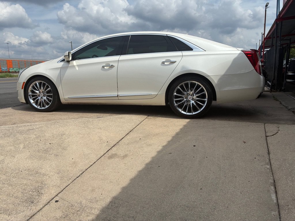 Used 2013 Cadillac XTS Platinum FWD image 13