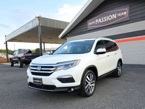 Used 2018 Honda Pilot Touring image 1