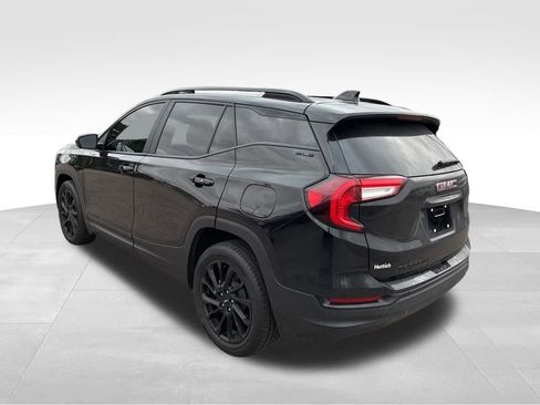 Used 2024 GMC Terrain SLE w/ Driver Convenience Package image 3