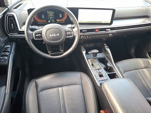 Used 2024 Kia Sorento S image 12