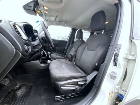 Used 2016 Jeep Renegade Latitude image 11