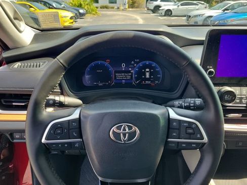 Used 2025 Toyota Grand Highlander FWD image 17