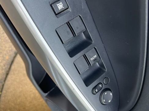 Used 2014 MAZDA MAZDA2 Sport image 32