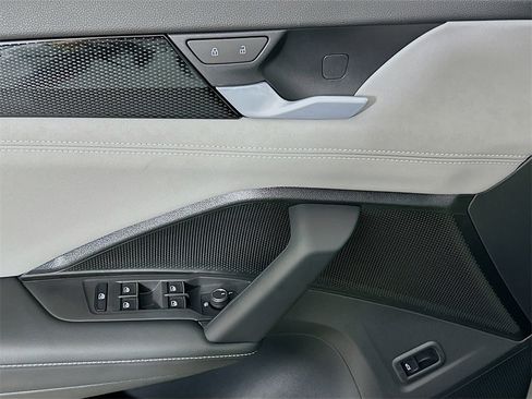 New 2026 Volkswagen Tiguan SE image 21