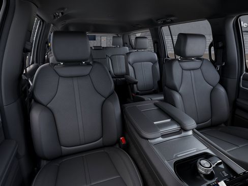 New 2026 Jeep Grand Wagoneer 4WD image 18