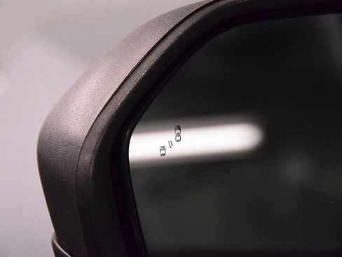 Used 2022 Ford Explorer XLT w/ Equipment Group 202A image 16