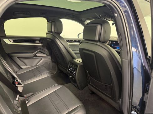 Certified 2026 Porsche Cayenne Coupe image 17